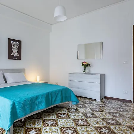 Via Liberta Roomy Apartment *