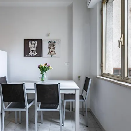 Via Liberta Roomy Apartment *