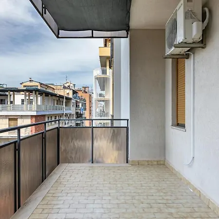 Via Liberta Roomy Apartment *