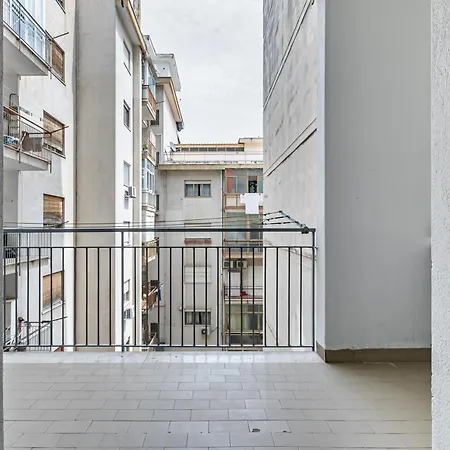 Via Liberta Roomy Apartment